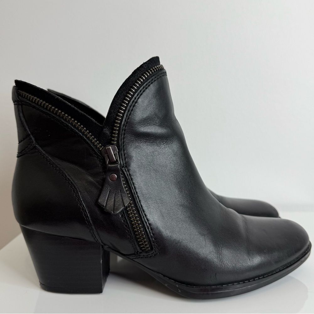 Earth Hawthorne Black Leather Zip Tassel Ankle Boot Bootie Womens Size 7